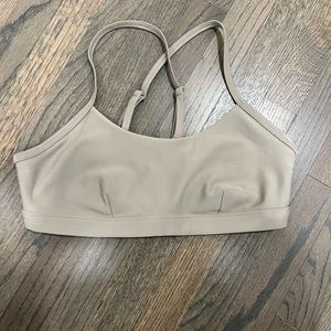 Alo yoga airlift intrigue bra. Color sand. Size medium
